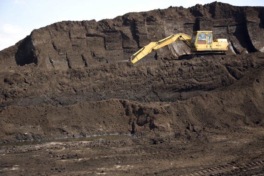 Exploitation of peat. Source: cparrphotos/Shutterstock.com